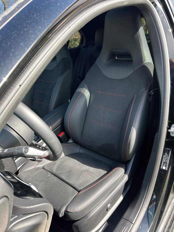 Siège en cuir voiture de luxe Évry